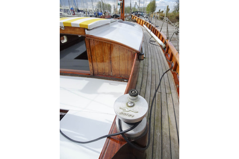 Porte pavillon en bois précieux pour bateau traditionnel bois